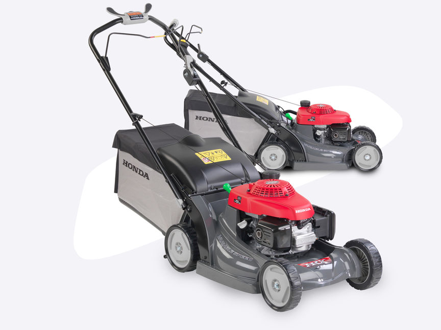 2x Honda HRX-grasmaaiers, driekwart vooraanzicht, zicht op rechterkant.
