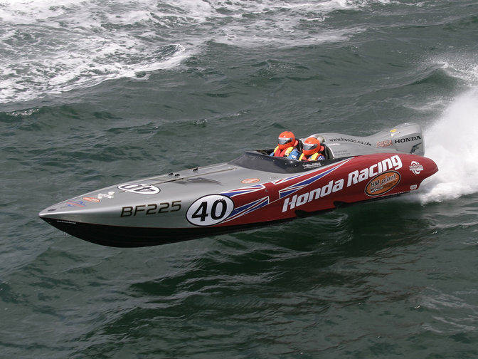 High Class Formula 4-takt racen, gebruikmakend van de BF225 motor, kustlocatie.