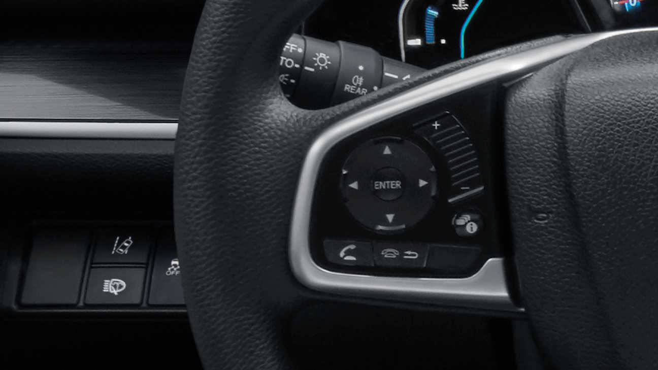 Close-up van Driver Information Display-knoppen op stuurwiel.
