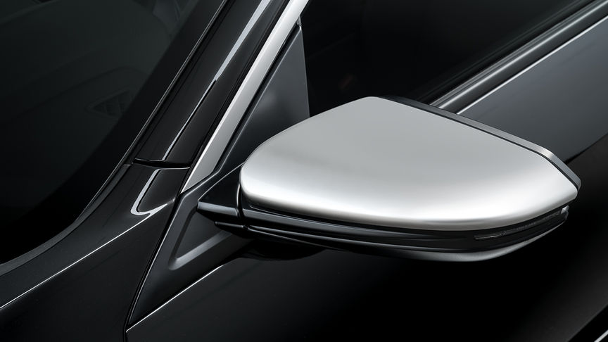 Close-up van spiegelkappen van Honda Civic 5-deurs Silver Line.