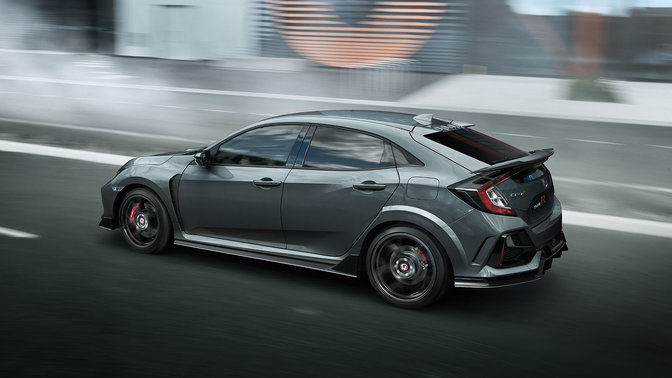 Driekwart achteraanzicht grijze Civic Type R GT
