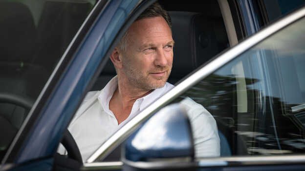 Christian Horner in een Honda Hybrid SUV