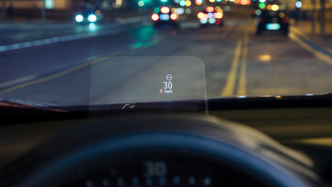 Close-up head-up display Honda CR-V.