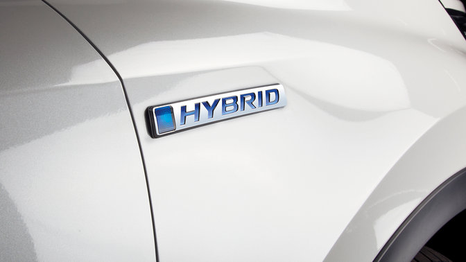 Close-up zijaanzicht van logo Honda CR-V Hybrid