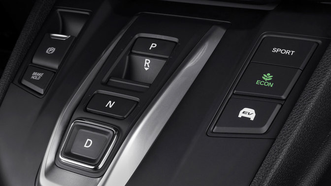 Close-up van interieurconsole Honda CR-V Hybrid.
