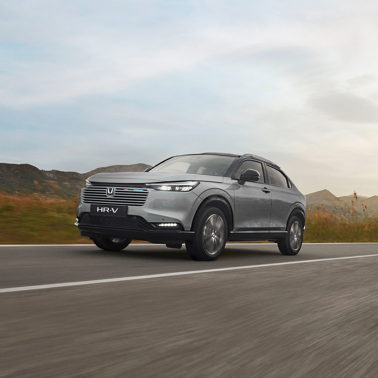 HR-V rijdend op een vrije weg. 