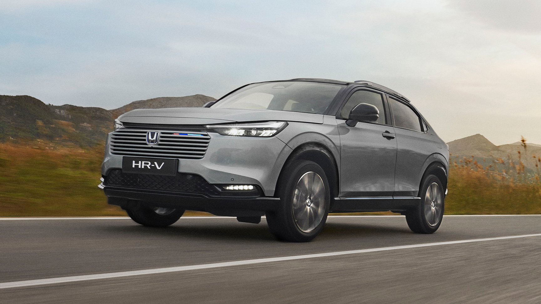 HR-V rijdend op een vrije weg. 