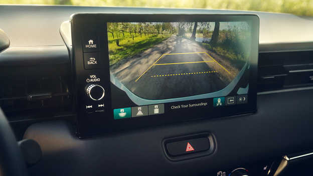 De achteruitrijcamera geeft een groothoekbeeld van de zone achter de auto op het 9" scherm