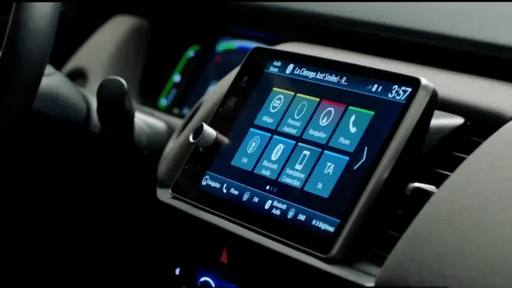 Close-up van het dashboard van de Honda Jazz Hybrid.