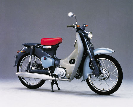 Zijaanzicht van Honda Super Cub.