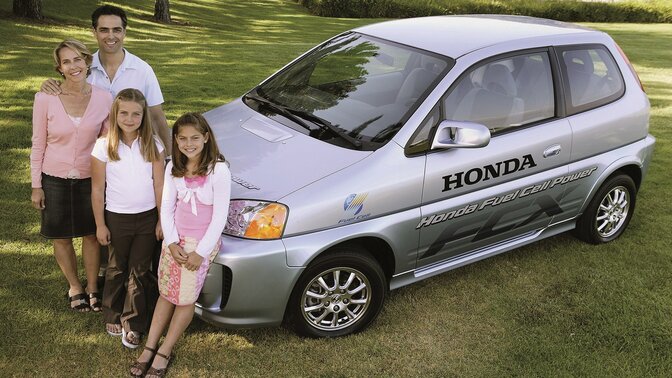 Het eerste gezin dat een Honda FCX kocht.