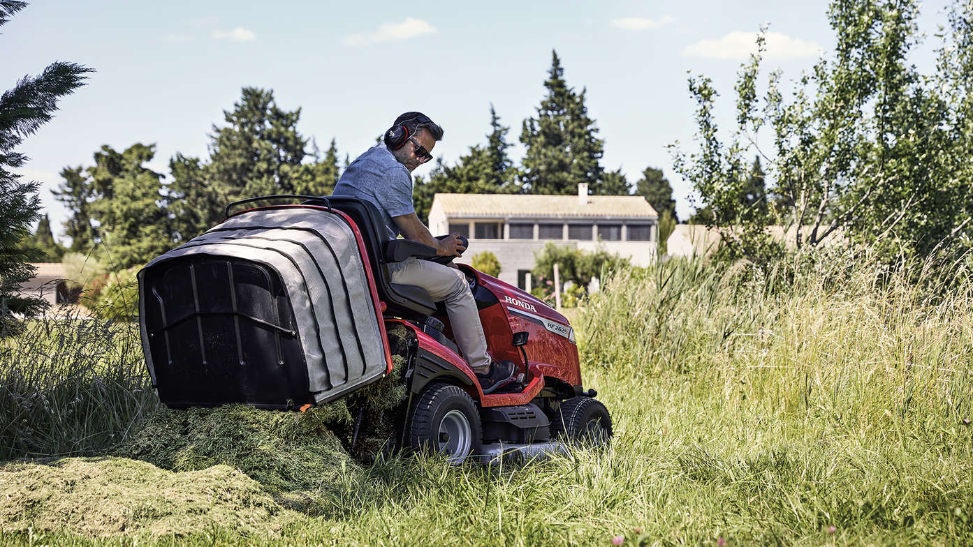 Driekwart achteraanzicht van het variabele tractiesysteem van Honda met rijdend model