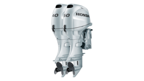 Driekwart vooraanzicht van BF40 en BF50 motoren.