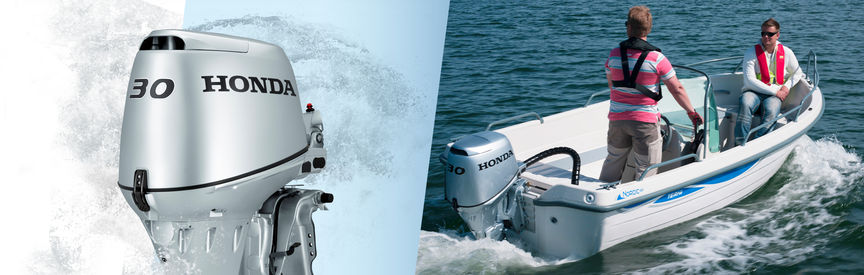 Links: Honda buitenboordmotor. Rechts: Boot met Honda motor, in gebruik door modellen, kustlocatie.