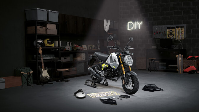 Honda MSX125 Grom 3/4 vooraanzicht studiobeeld