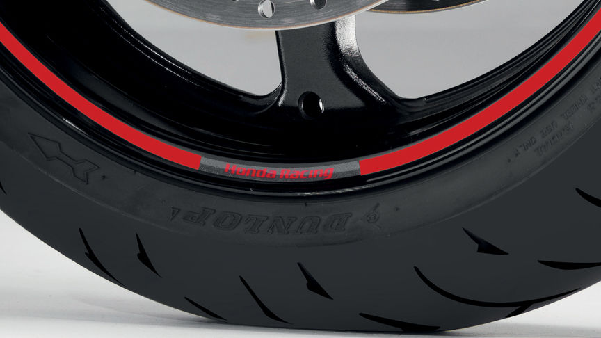 MSX125, close-up motorwiel met Honda-sticker.