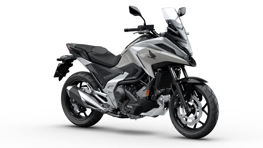 Honda NC750X 3/4 voorkant rechts studiobeeld