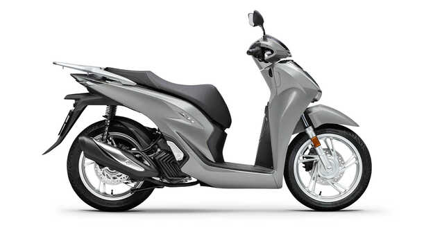 Honda SH125 3/4 voorkant rechts studio
