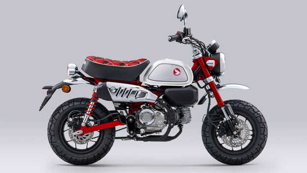 Honda Monkey 125 voorkant rechts 3/4 studio