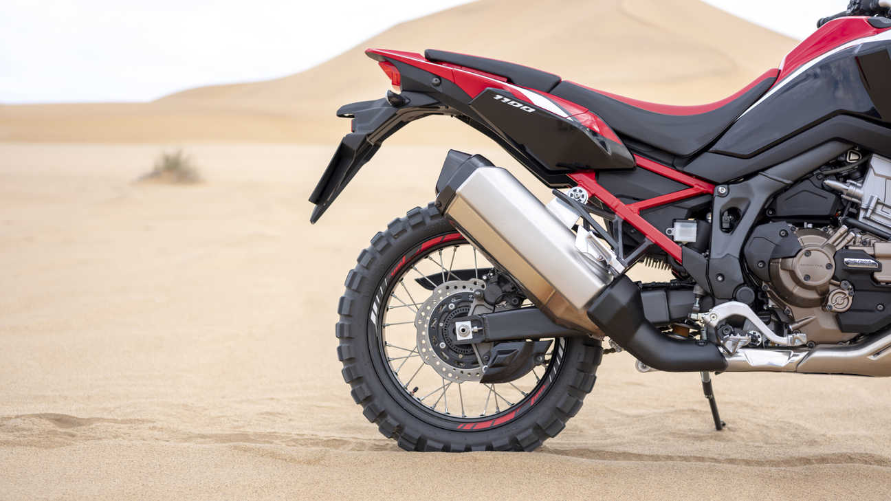 Honda Africa Twin, studiobeeld van achterwiel
