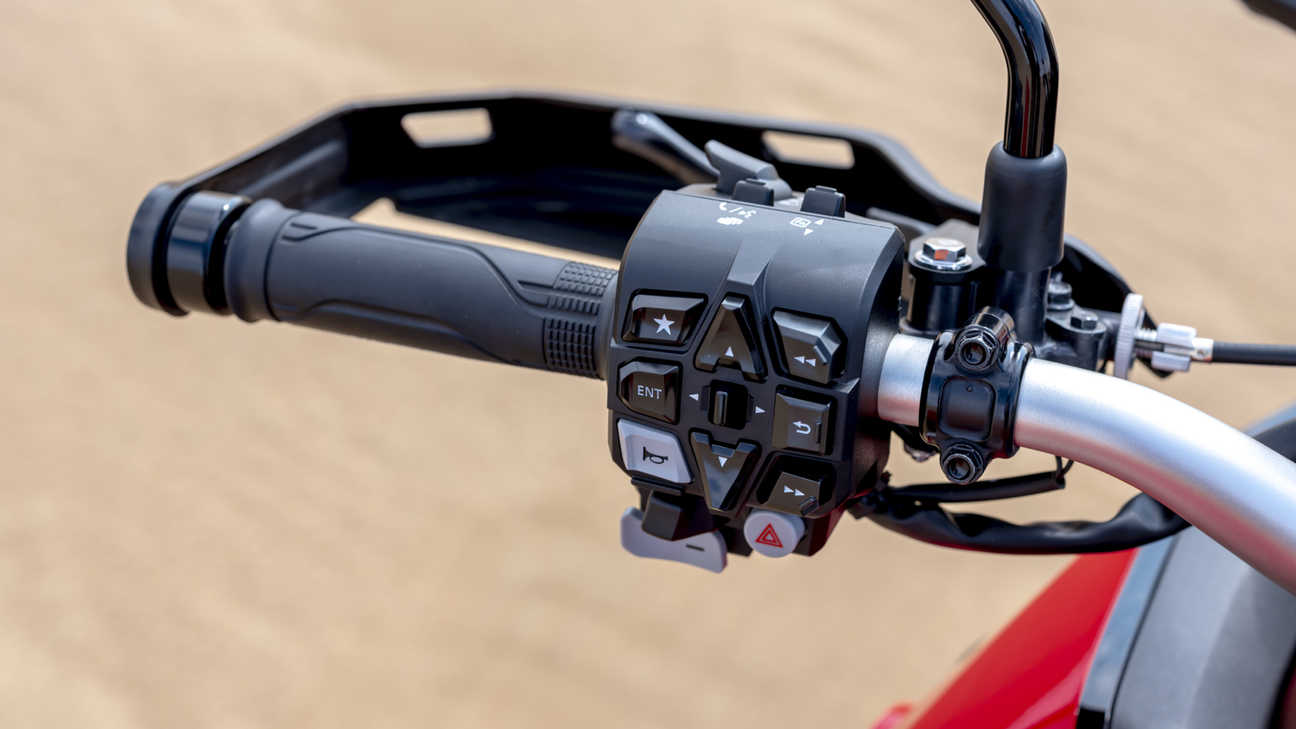 Honda Africa Twin, studiobeeld standpunt rijder