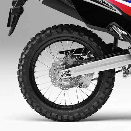 CRF250 Rally ingezoomd op het achterwiel