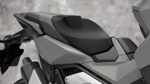 Close-up van het zadel van de Honda X-ADV.