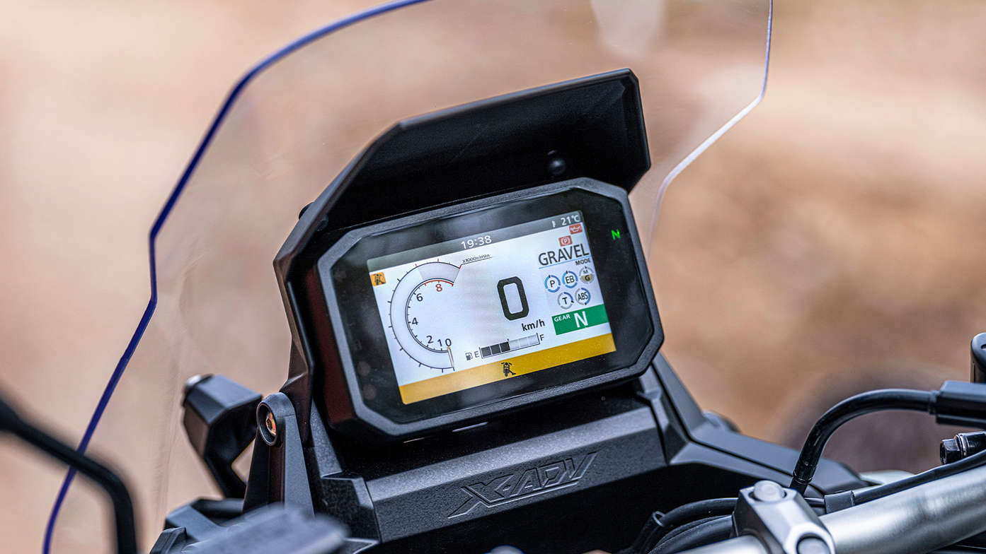 X-ADV, 5-inch TFT-scherm voor connectiviteit en controle