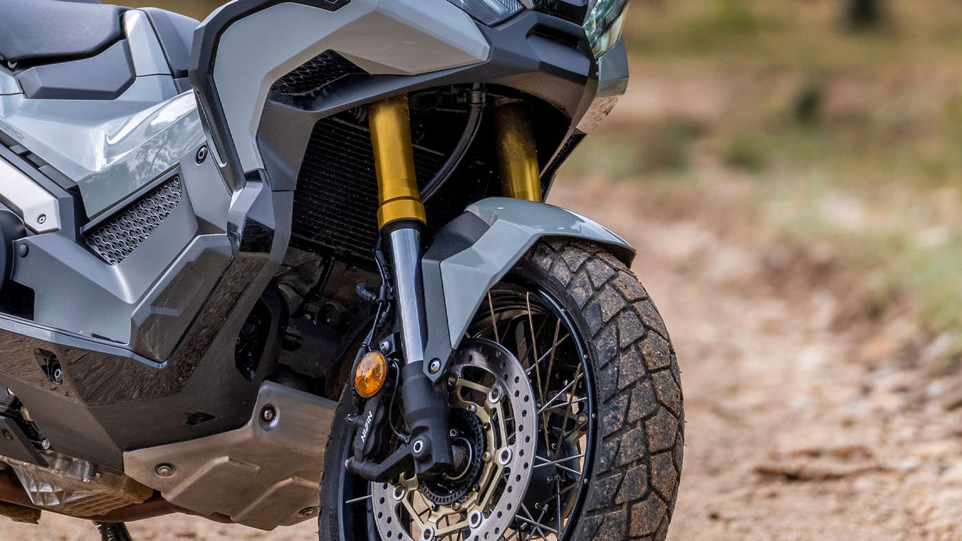 X-ADV, Ophanging met lange veerweg