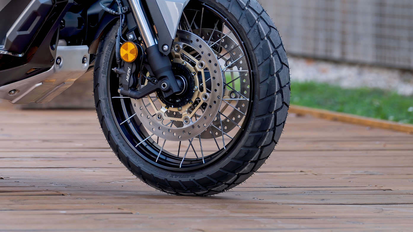 X-ADV, Sterke, duurzame wielen en noppenbanden