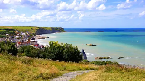 Uitzicht over de D-day stranden bij Arromanches les Bains, Normandië, Frankrijk