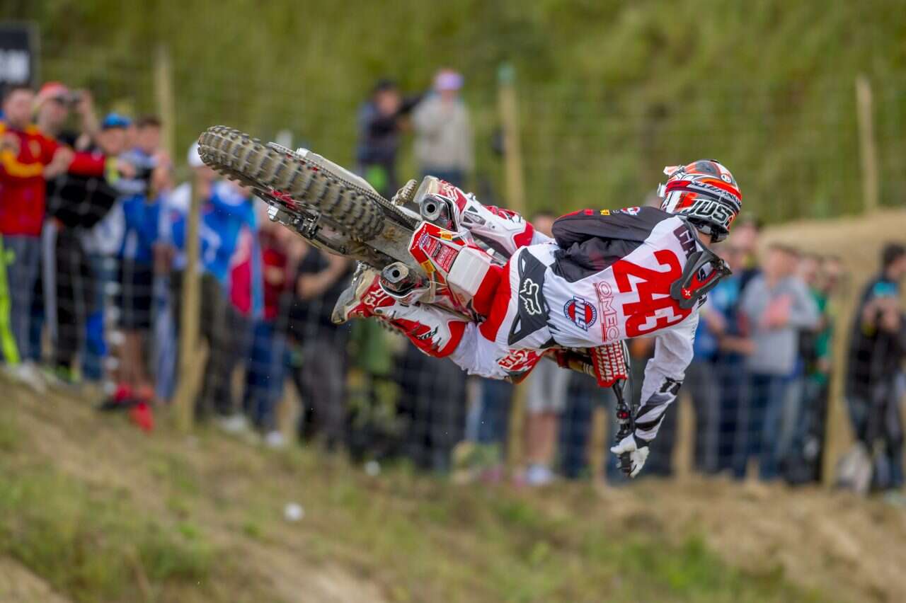 Tim Gajser in de lucht op een Honda CRF450R