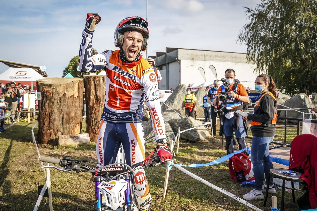 Toni Bou viert.