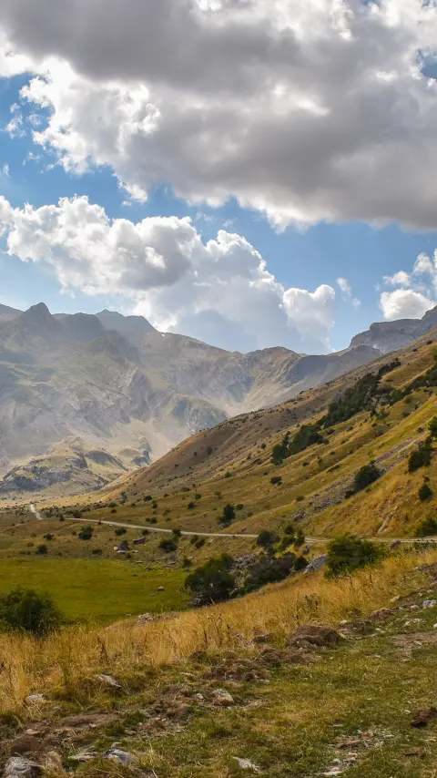 Autoweg in de Europese Alpen, nabij Garmisch-Partenkirchen