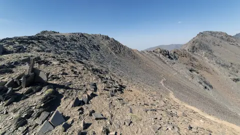 Adembenemend zicht op de Maloja pas, in de herfst. Kleurrijk herfstbeeld in de Zwitserse Alpen. Locatie: Malojapas, regio Engadine, Graubünden, Zwitserland, Europa