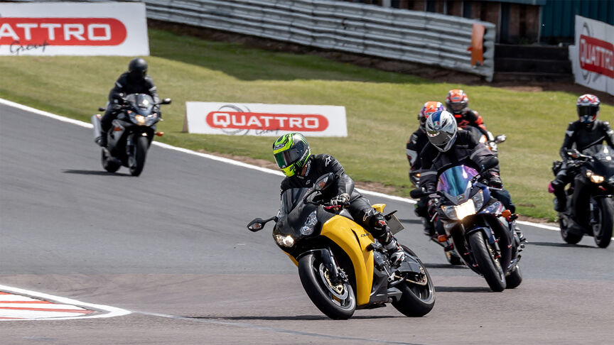 2024 Fireblade met rijder op het circuit