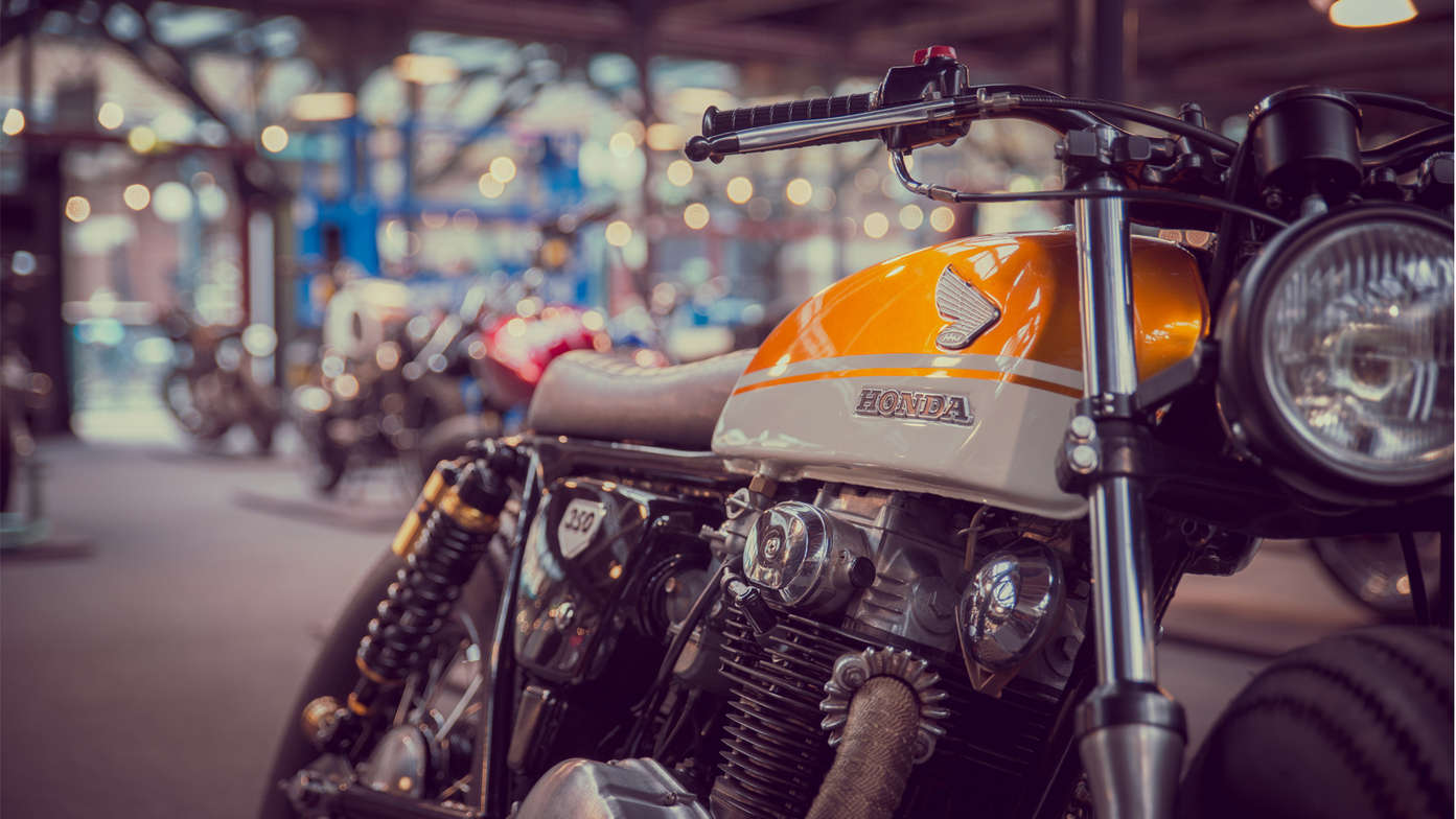 Een custom Honda CB350.