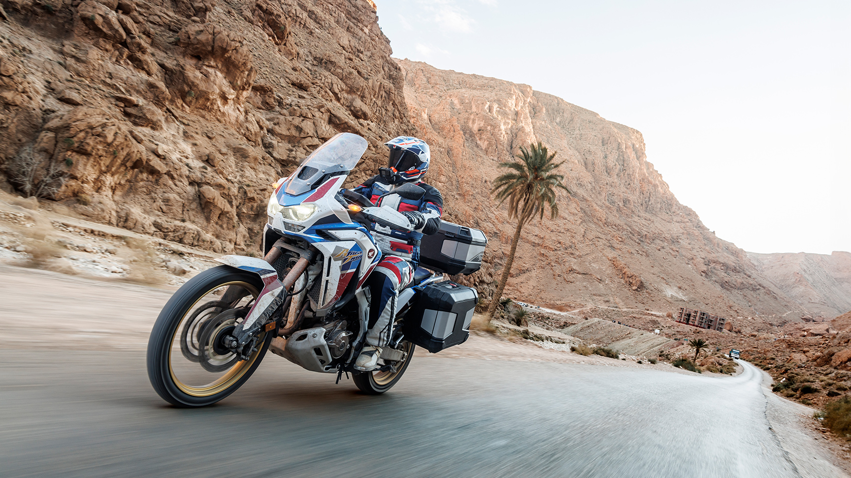 Africa Twin offroad met Touring pack en rijder.