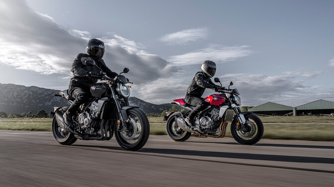 Honda CB1000R en CB1000R Black Edition op de weg
