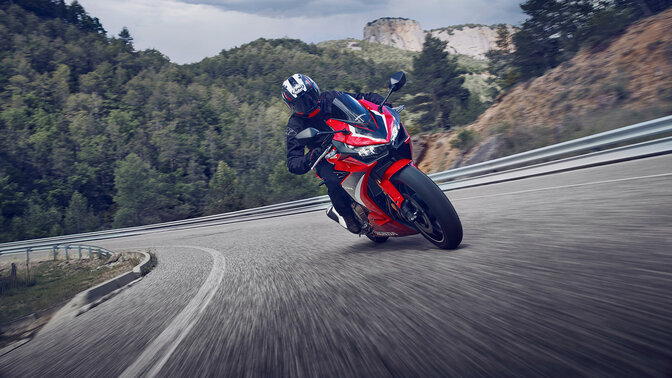 Honda CBR500R op bergpas