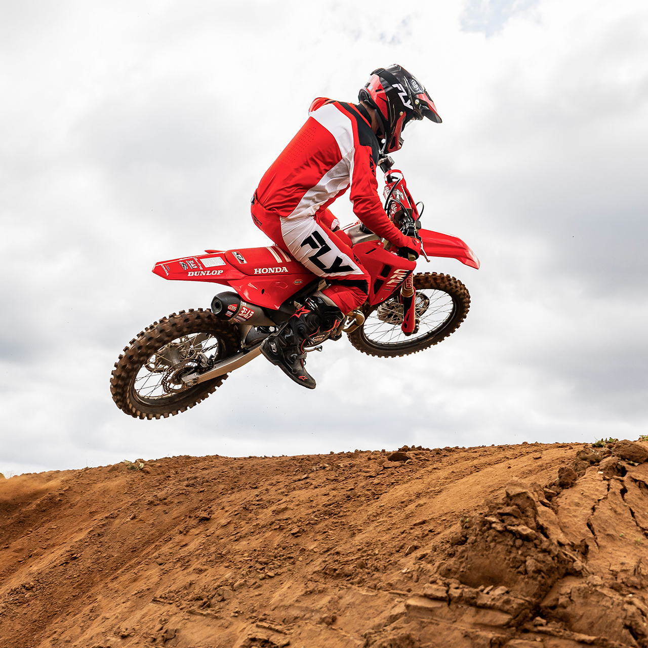 CRF450R op circuit met motorcrosser