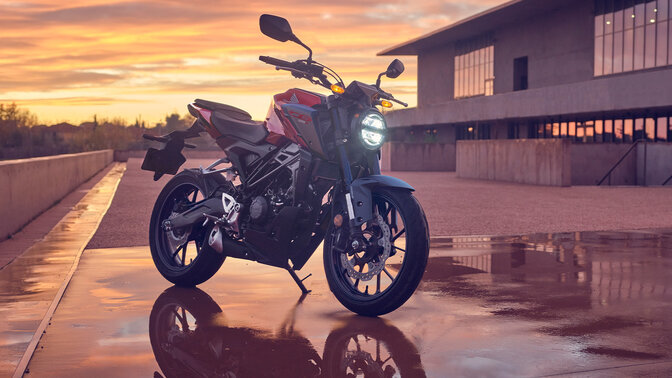 PCX125 in de stad met passagier