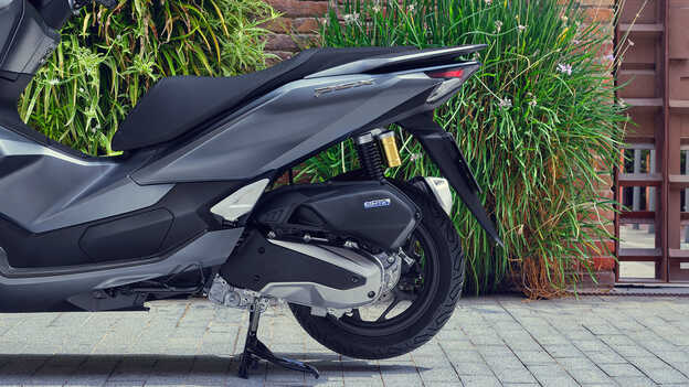 125 cc vloeistofgekoeld eSP+ SOHC-motorblok met vier kleppen