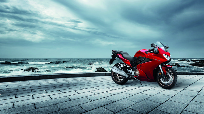 Honda VFR800F, geparkeerd (locatie).
