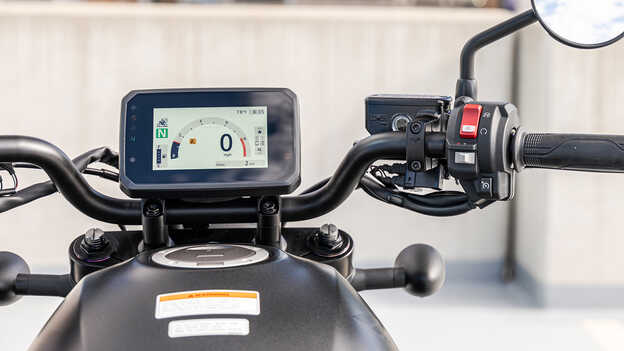 Close-up van het nieuwe 5-inch TFT-scherm.
