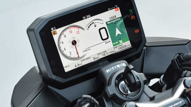Honda CB750 Hornet TFT-scherm met navigatie.