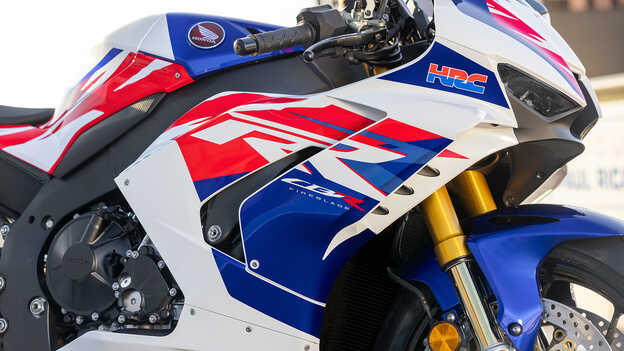 Close-up van het Honda CBR1000RR-R Fireblade HRC-logo