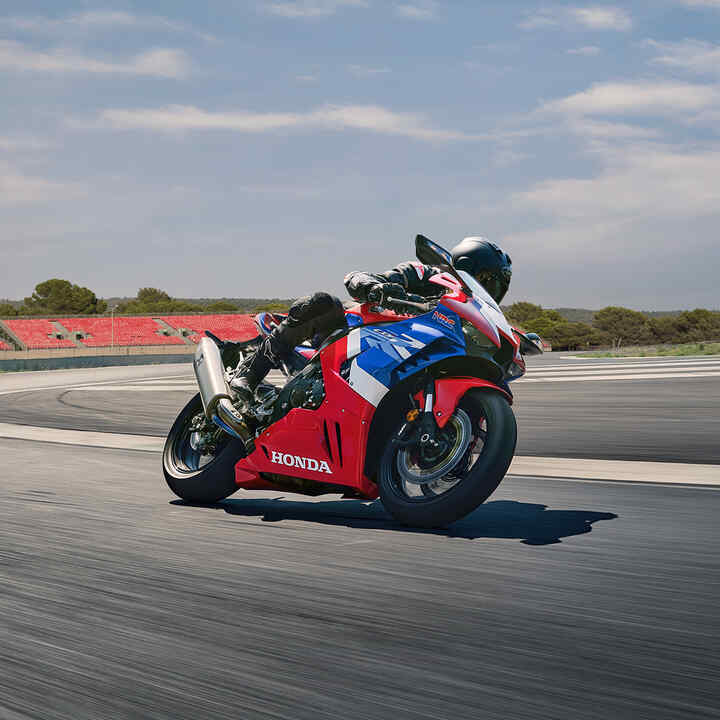 Honda CBR1000RR-R Fireblade op apex van circuit