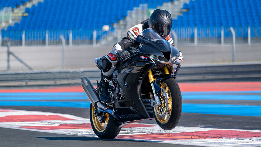 Honda CBR1000RR-R Fireblade SP hoogtoerige viercilinder-in-lijn met semi nokkenas uitgelicht