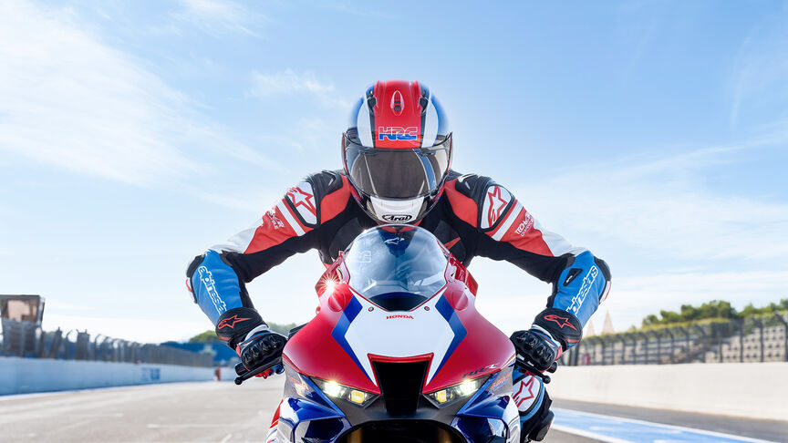 Honda CBR1000RR-R Fireblade SP hoogtoerige viercilinder-in-lijn met semi nokkenas uitgelicht